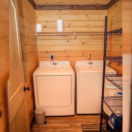 Adore The Smores Rustic Mountain Charm Outdoor Spaces And A Cozy Hot Tub ブルーリッジ山脈 エクステリア 写真