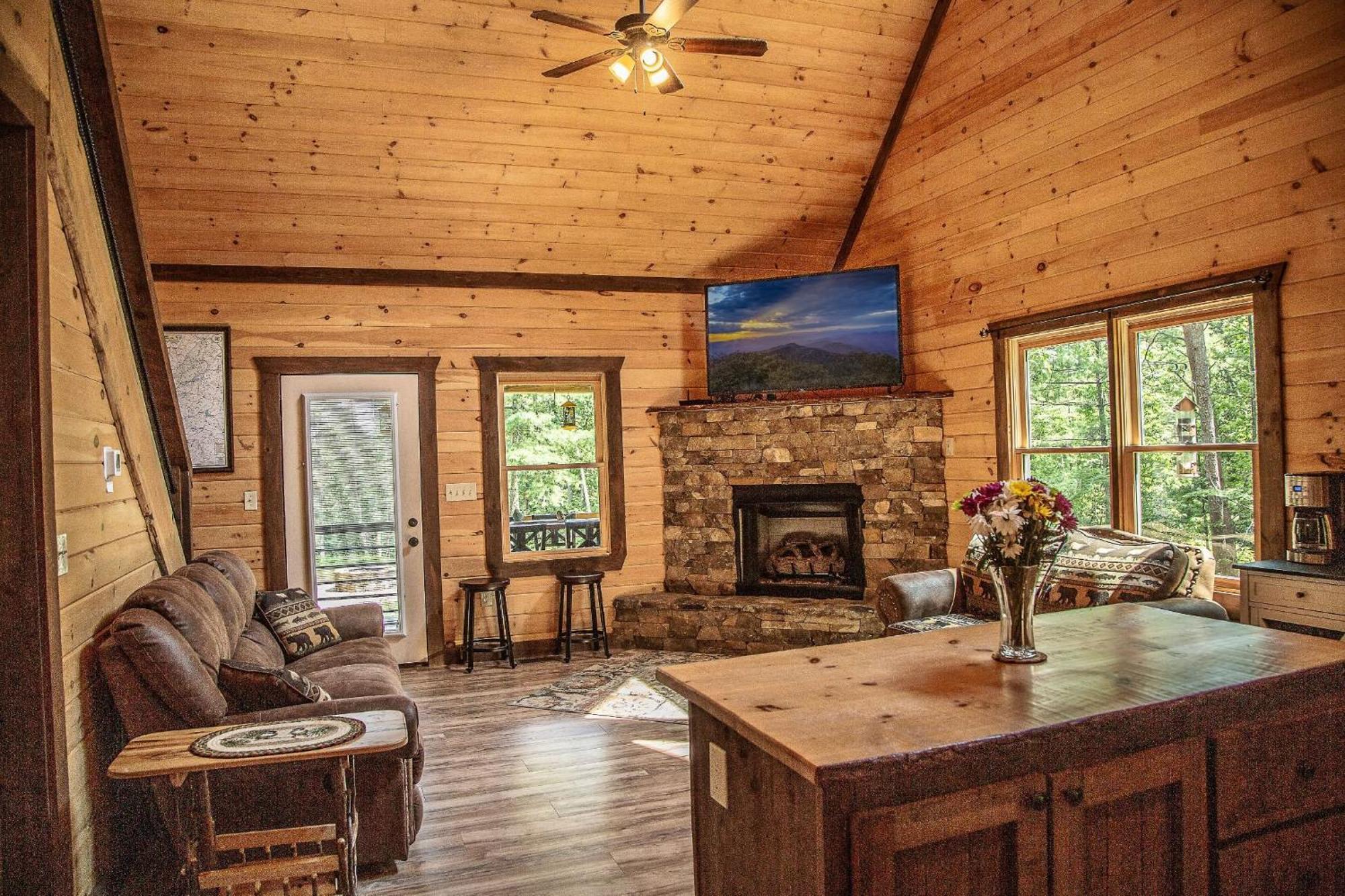 Adore The Smores Rustic Mountain Charm Outdoor Spaces And A Cozy Hot Tub ブルーリッジ山脈 エクステリア 写真