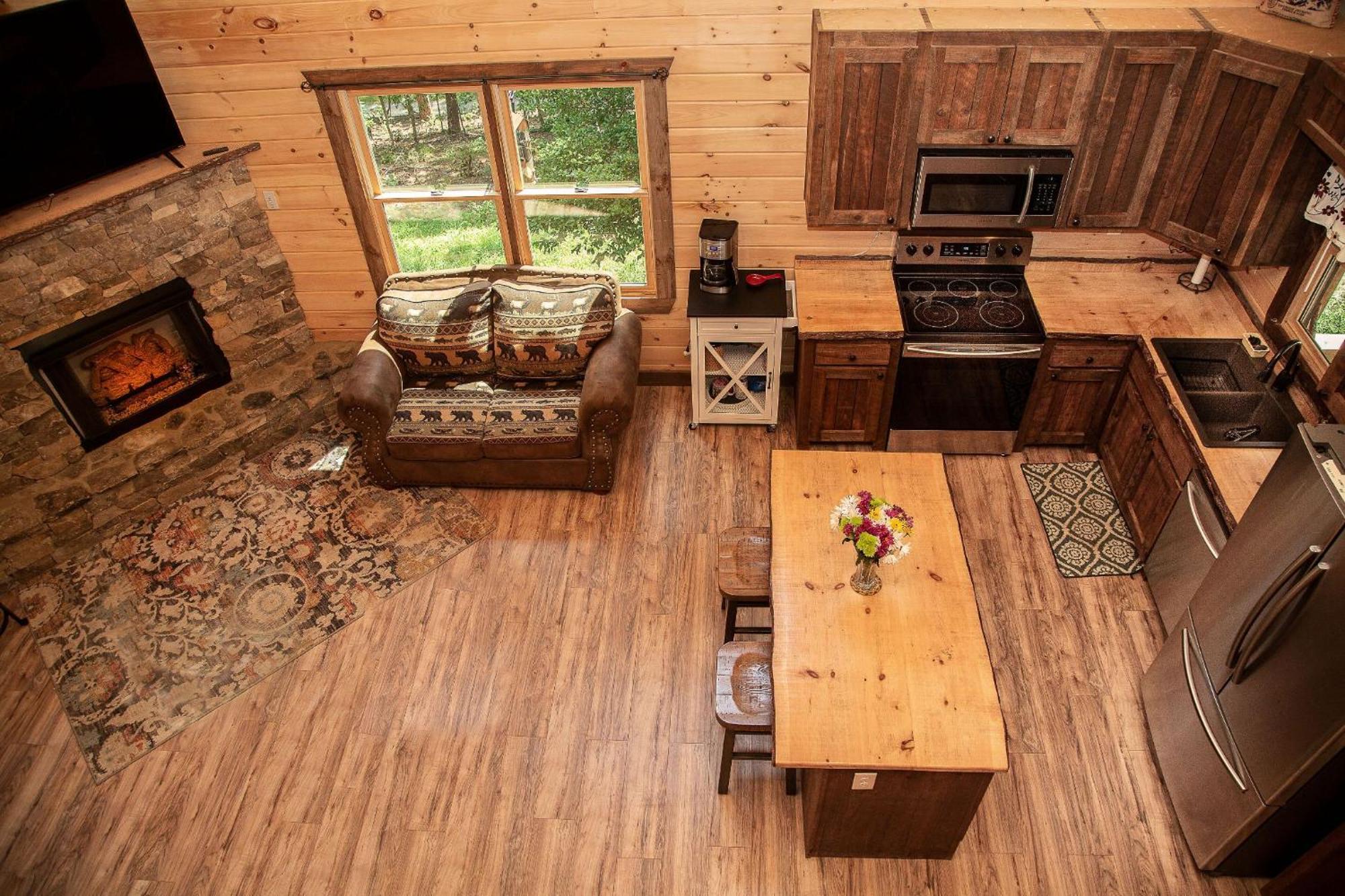 Adore The Smores Rustic Mountain Charm Outdoor Spaces And A Cozy Hot Tub ブルーリッジ山脈 エクステリア 写真