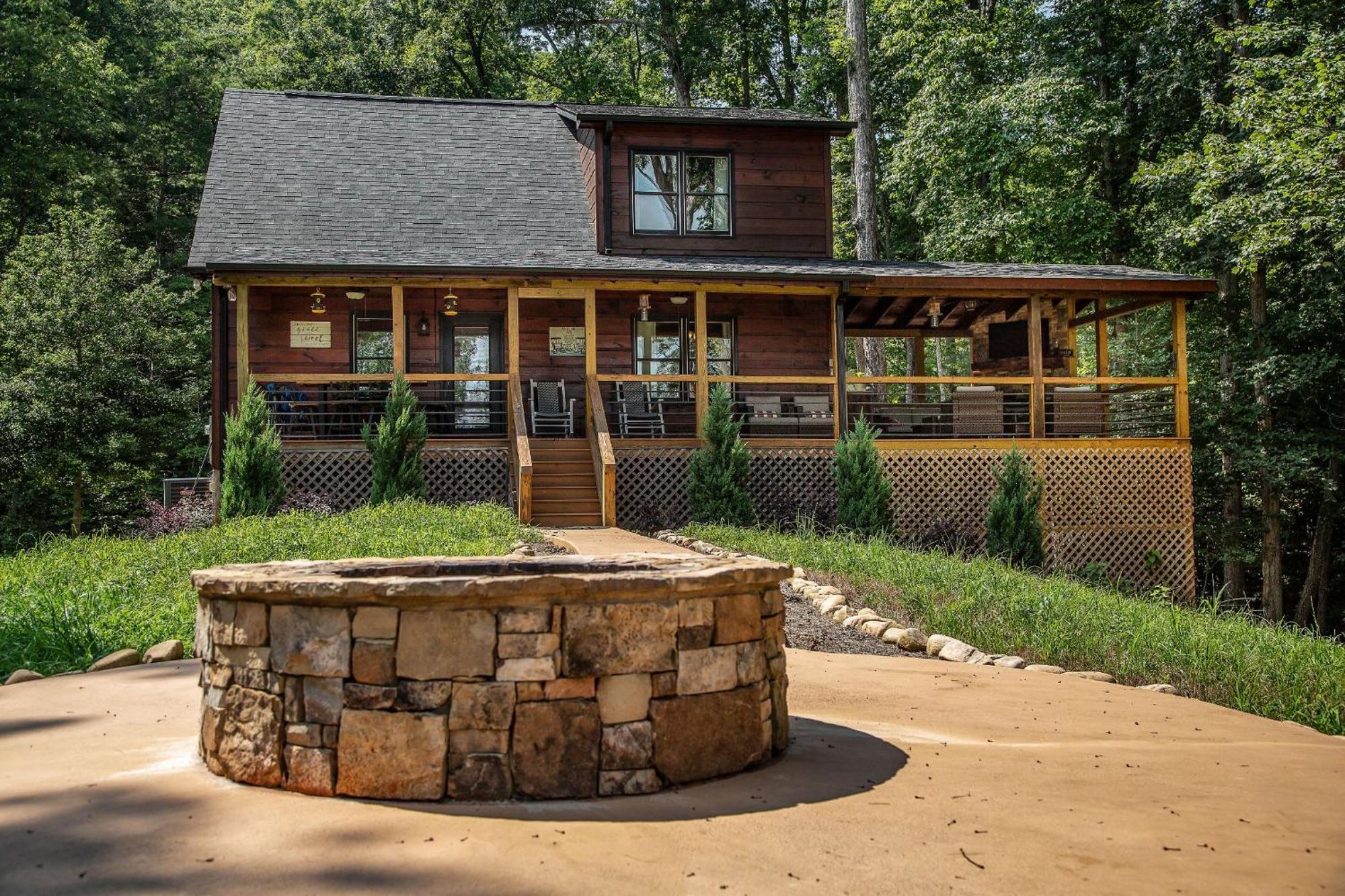 Adore The Smores Rustic Mountain Charm Outdoor Spaces And A Cozy Hot Tub ブルーリッジ山脈 エクステリア 写真