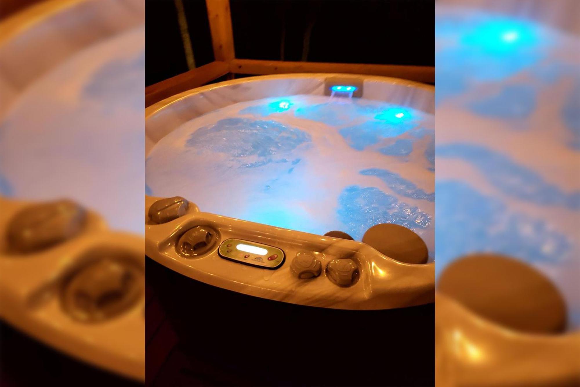 Adore The Smores Rustic Mountain Charm Outdoor Spaces And A Cozy Hot Tub ブルーリッジ山脈 エクステリア 写真