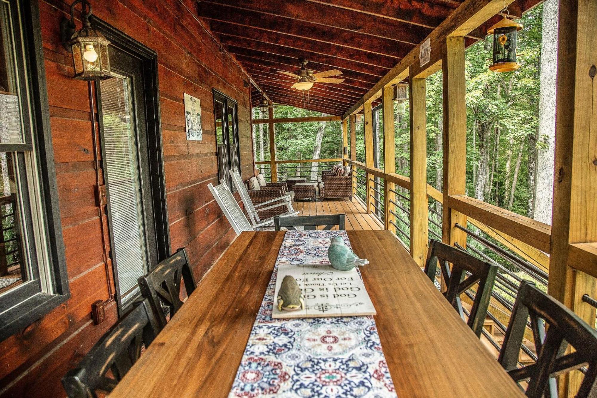 Adore The Smores Rustic Mountain Charm Outdoor Spaces And A Cozy Hot Tub ブルーリッジ山脈 エクステリア 写真
