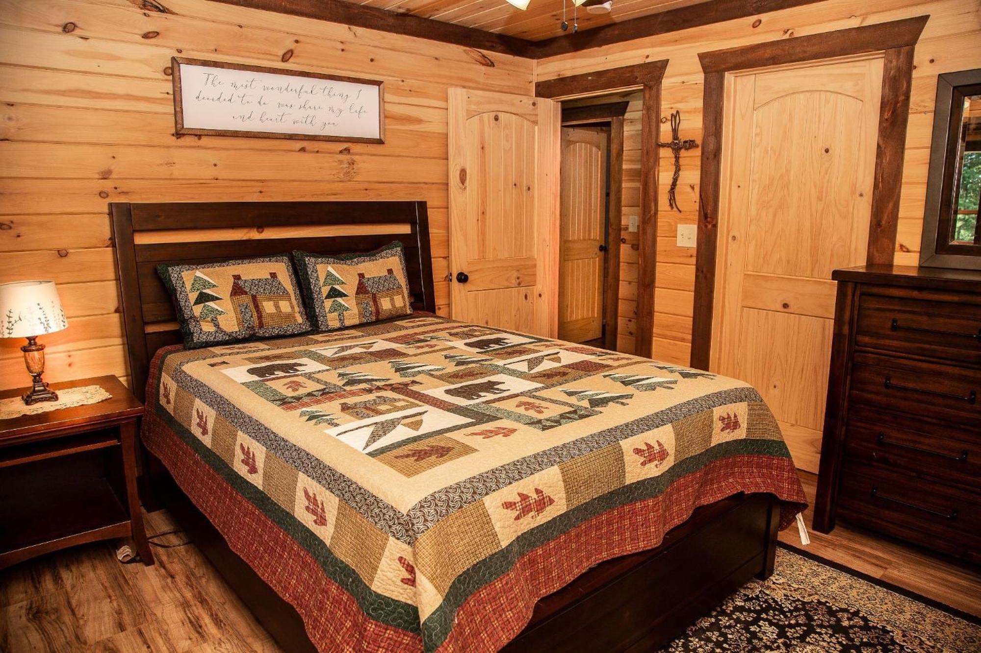 Adore The Smores Rustic Mountain Charm Outdoor Spaces And A Cozy Hot Tub ブルーリッジ山脈 エクステリア 写真
