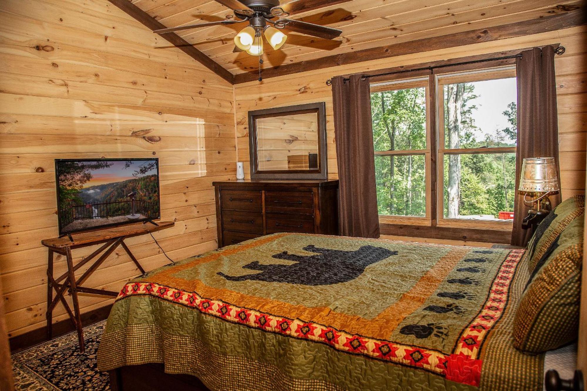 Adore The Smores Rustic Mountain Charm Outdoor Spaces And A Cozy Hot Tub ブルーリッジ山脈 エクステリア 写真