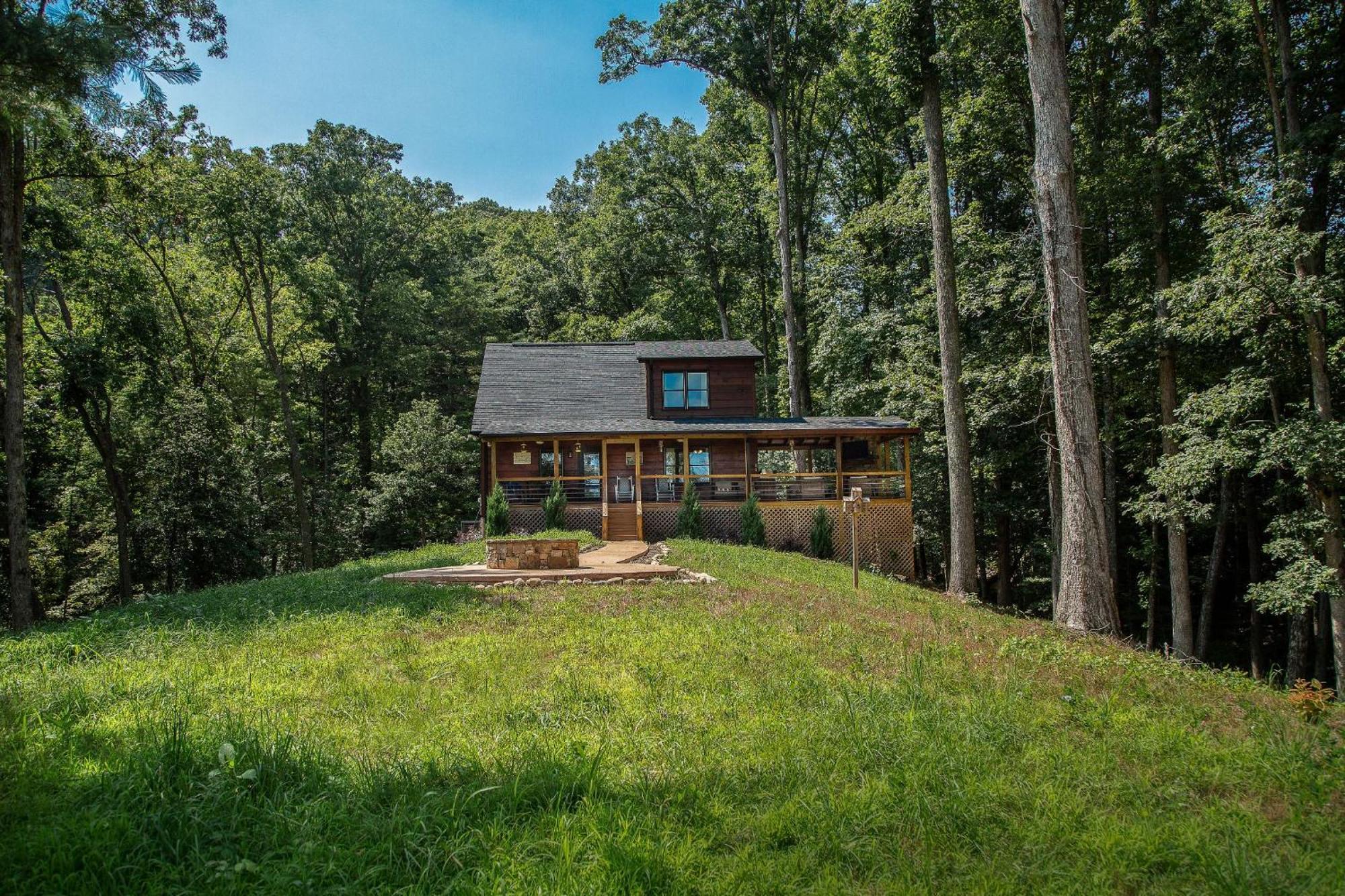 Adore The Smores Rustic Mountain Charm Outdoor Spaces And A Cozy Hot Tub ブルーリッジ山脈 エクステリア 写真